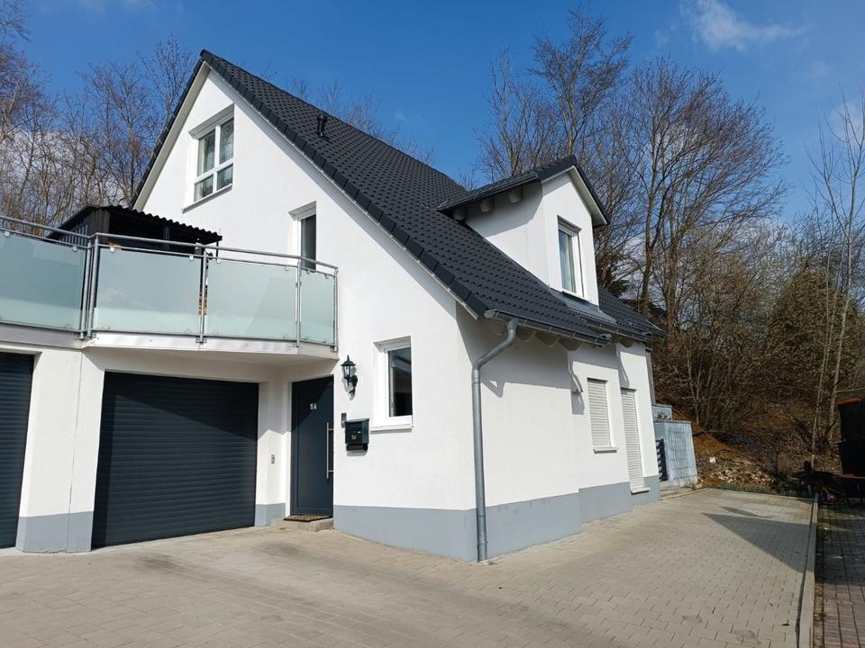 Thumbnail-Freistehendes Einfamilienhaus mit Grundstück und Garage