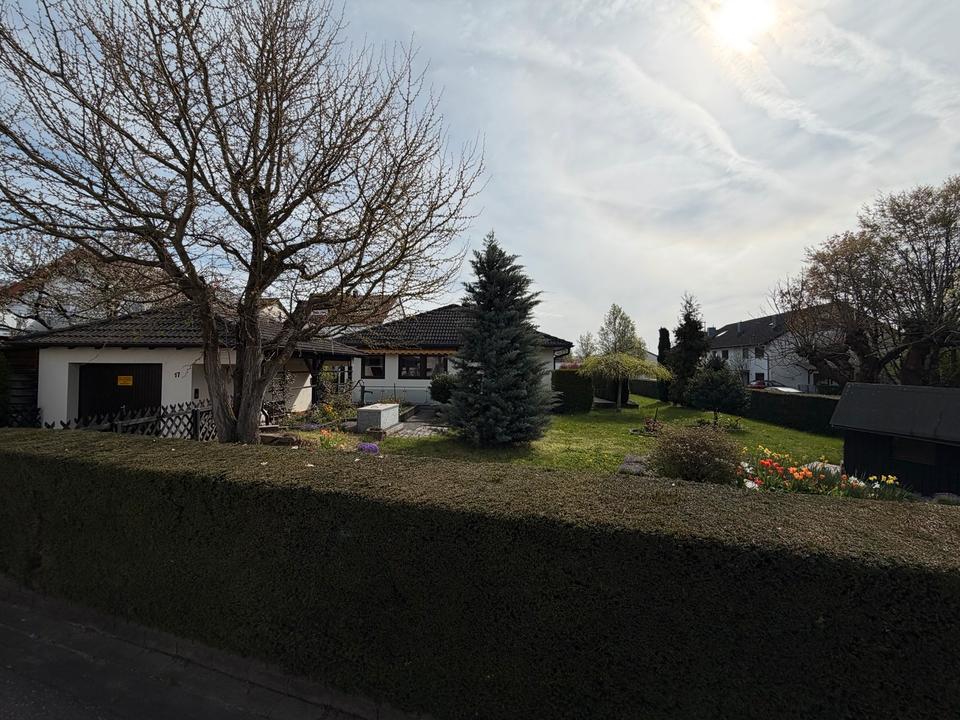 Thumbnail-Gepflegter Bungalow mit großem Grundstück