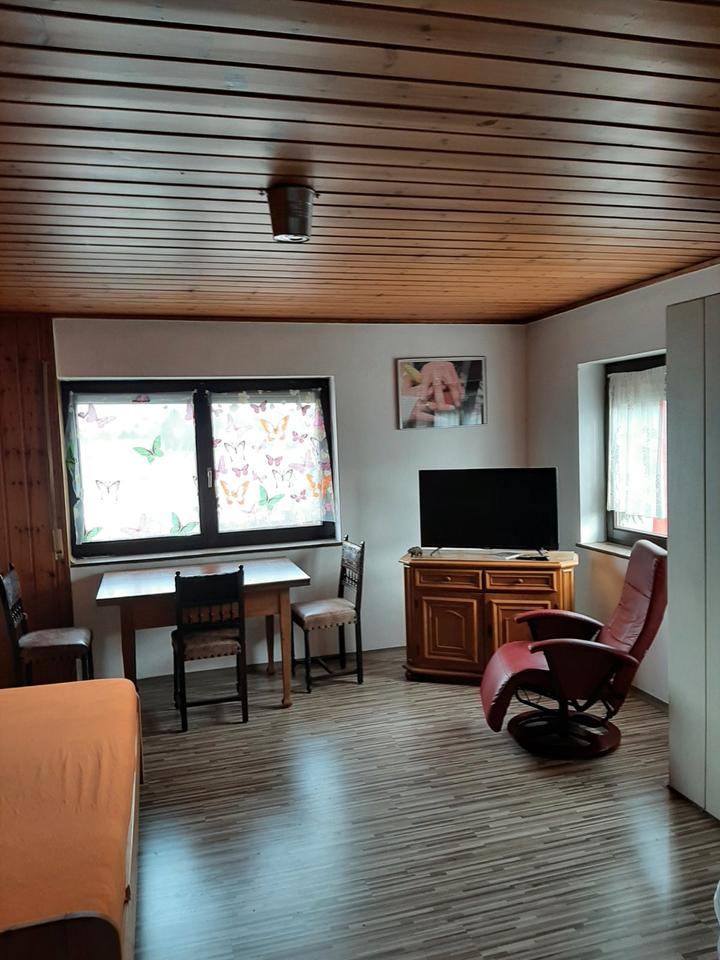 Thumbnail-WohnungZimmerWG-Frauen