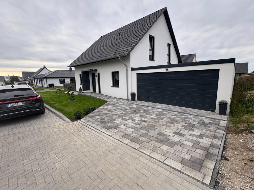 Thumbnail-Luxuriöses Einfamilienhaus mit 5,5 Zimmern in SN