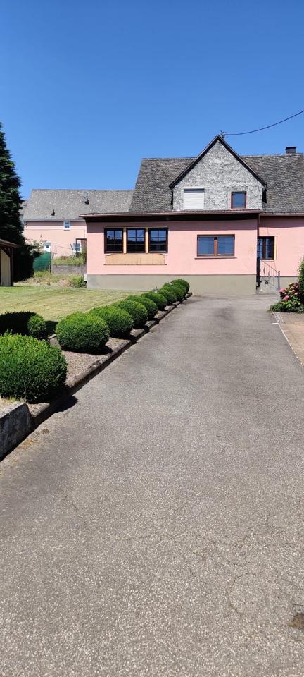 Thumbnail-Einfamilienhaus mit Scheune