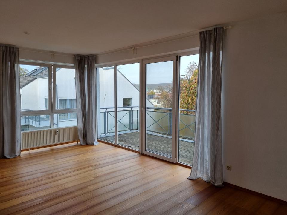 Thumbnail-Helle 75 m² Wohnung mit Balkon in zentraler Lage