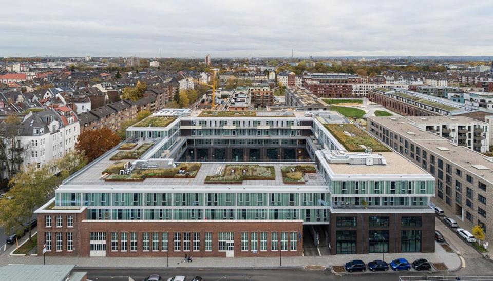 Thumbnail-Urbanes Büroloft: Arbeiten über den Dächern von Nippes