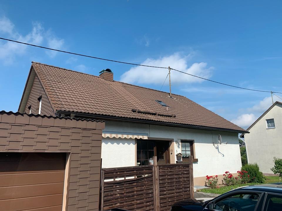 Thumbnail-Ein-Zweifamilienhaus in Weitefeld