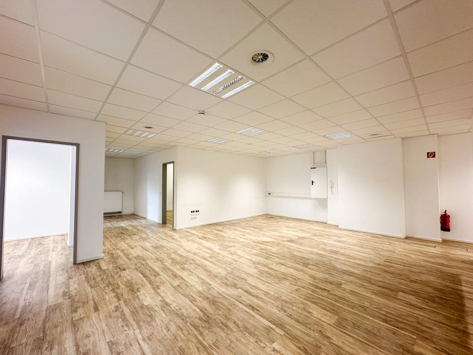 Thumbnail-Freiburg-Westarkaden: Helle Büroeinheit im 1. OG mit flexibler Raumaufteilung