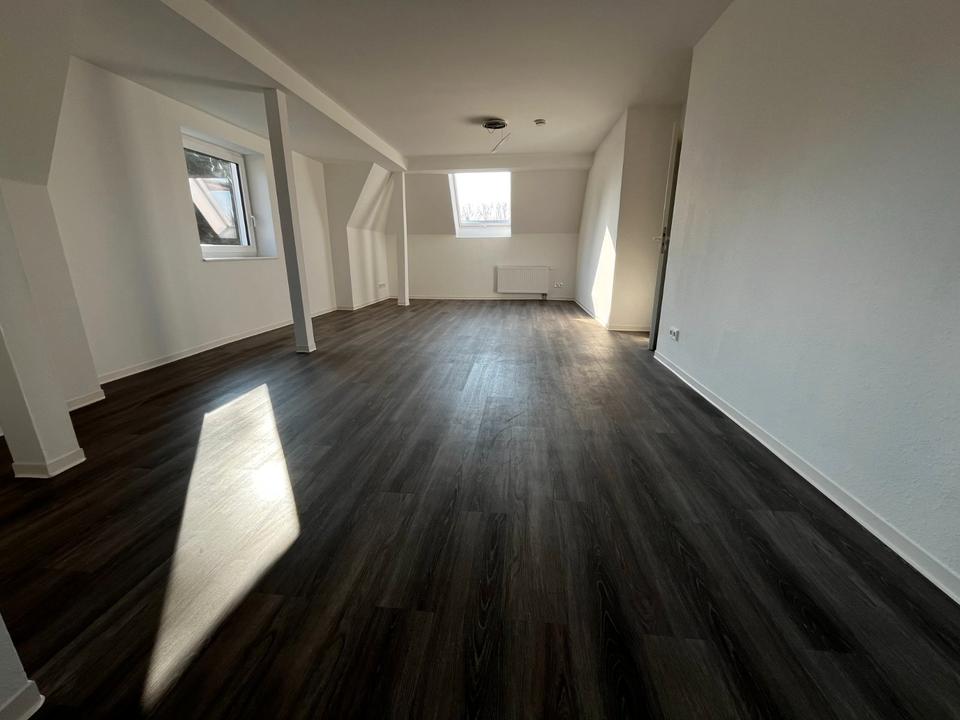 Thumbnail-Helle 2ZKB im DG mit Balkon – frisch renoviert in Haste