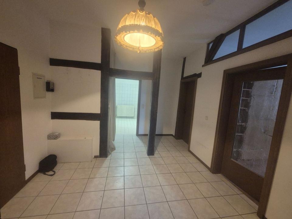 Thumbnail-Schöne 3 Zimmer Wohnung mit Küche, Bad