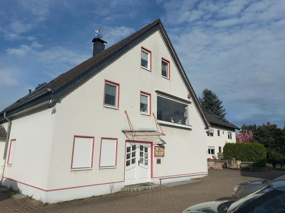 Thumbnail-Einfamilienhaus · 180 qm · m. Sout. WHG in Lev.-Berg. Neukirchen