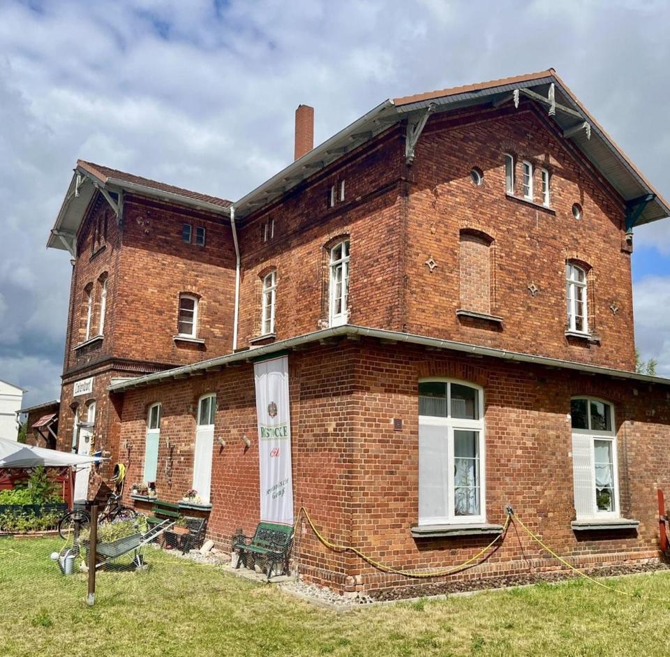 Thumbnail-Gemütliche DG-Wohnung 38 m² im historischen Bahnhof Lalendorf