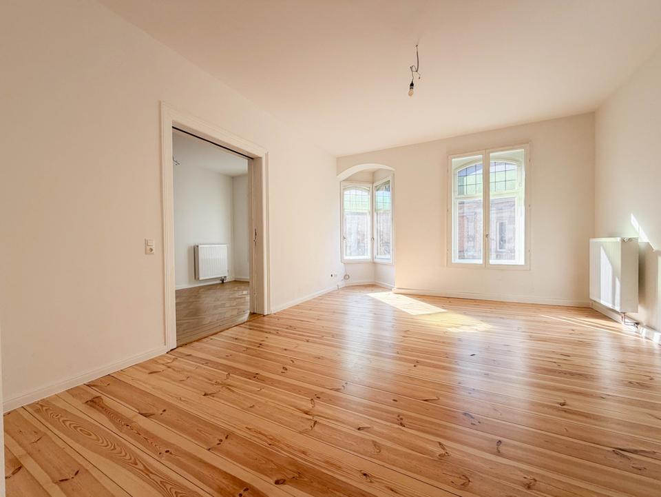 Thumbnail-Erstbezug! Helle frisch sanierte 4-Zimmer-Altbauwohnung mit Wintergarten zu vermieten