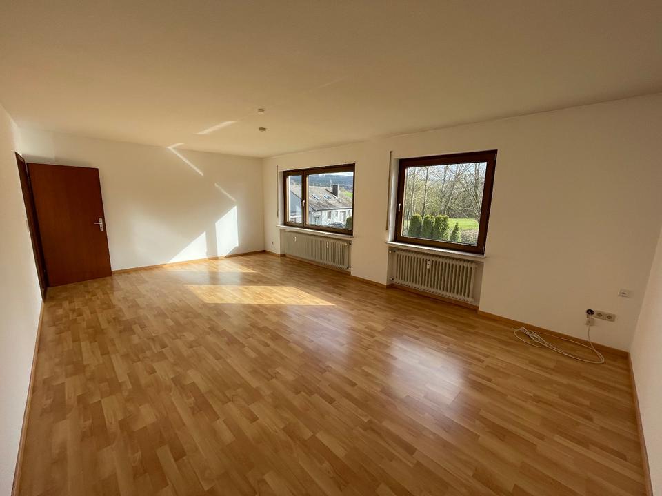 Thumbnail-Helle 3-Zimmer-EG-Wohnung mit Balkon & Glasfaser in Wenigerath