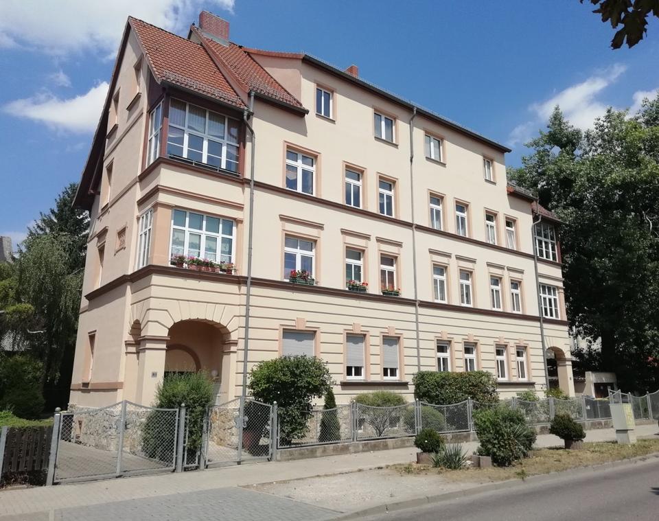 Thumbnail-3-Zimmer-Wohnung mit Einbauküche, Parkplatz, Abstellräume und Gar