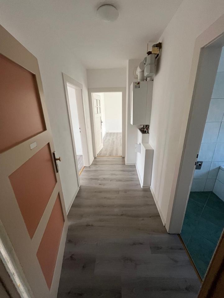 Thumbnail-frisch aufsanierte, kleine 4 Raum Wohnung im 1. OG mit Einbauküche in Nossen zu vermieten