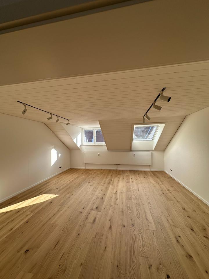 Thumbnail-Helle, großzügige 4-Zimmer-Dachgeschosswohnung - Sendling-München