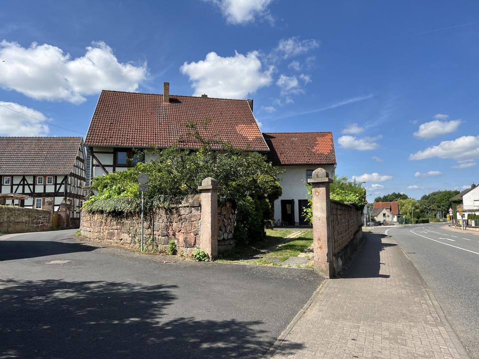 Thumbnail-Geräumiges Wohnhaus in zentraler Lage mit reichlich Lagerfläche