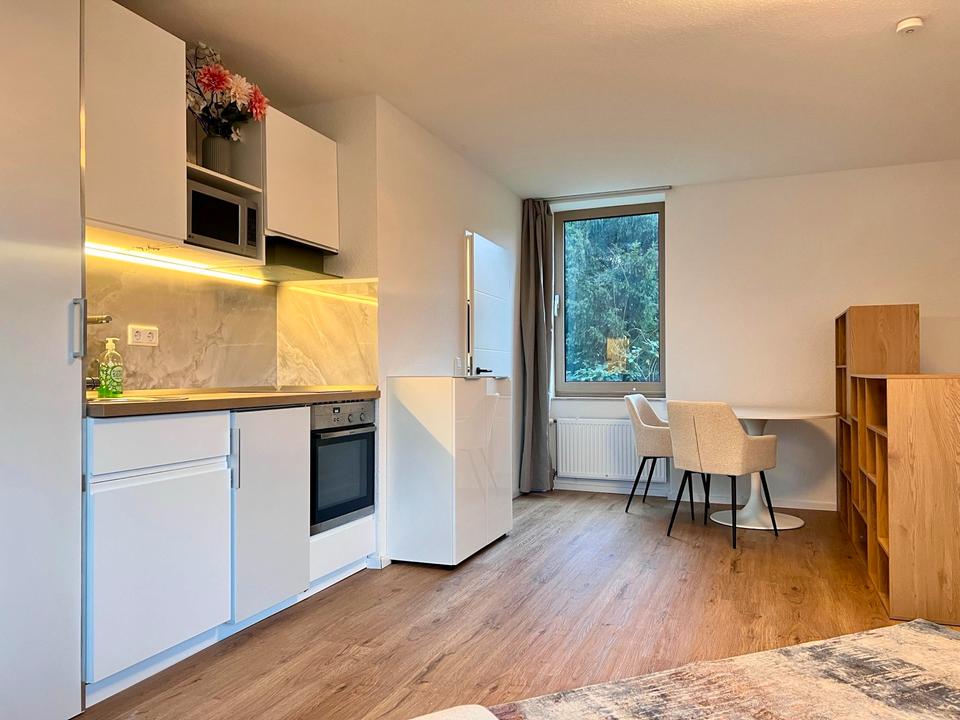 Thumbnail-Möblierte Wohnung in TOP LAGE mit Stellplatz & Balkon!
