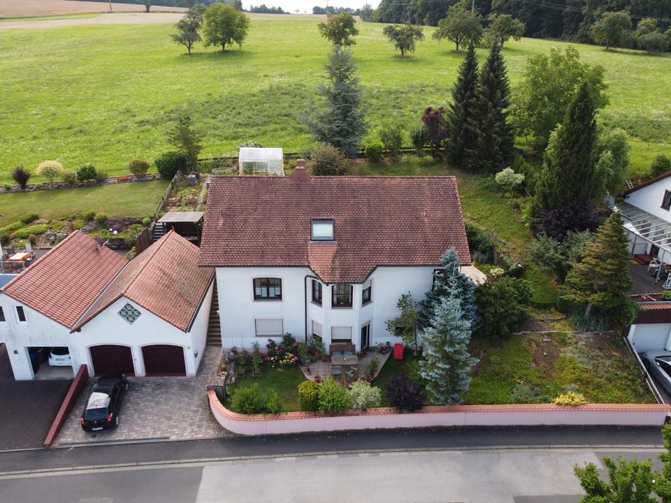 Thumbnail-Großes Einfamilienhaus mit Einliegerwohnung in ÜchtelhausenZell