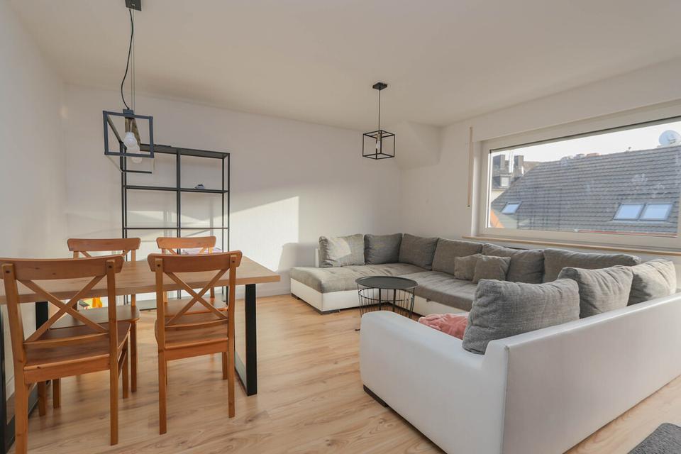 Thumbnail-Geräumige 4-Zimmer Dachgeschosswohnung mit Balkon in zentraler Lage von Mönchengladbach