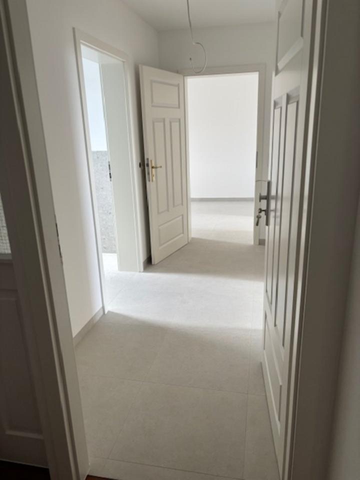 Thumbnail-2 Zimmer DG-Altbauwohnung, kernsaniert