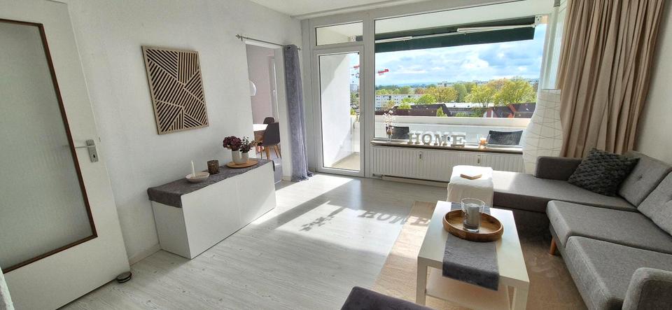 Thumbnail-Möbelierte helle 1,5-Zimmer Wg mit Balkon und Markise