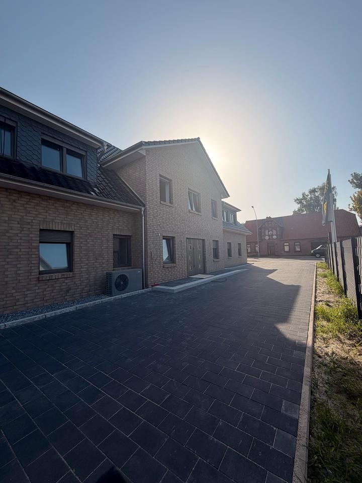 Thumbnail-Mehrfamilienhaus mit 4 Wohneinheiten und 6 Stellplätzen