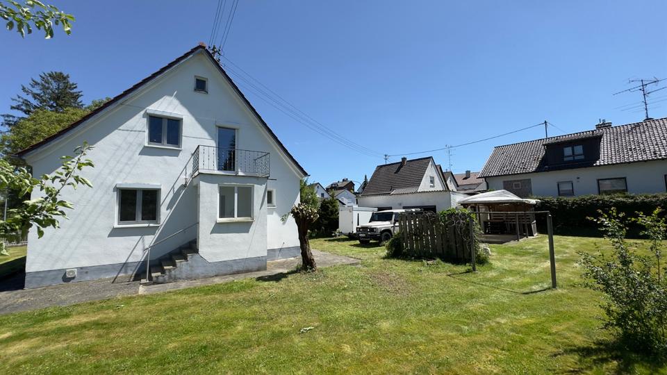 Thumbnail-Familienhaus mit Traumgarten, 2 Garagen & großem Potenzial