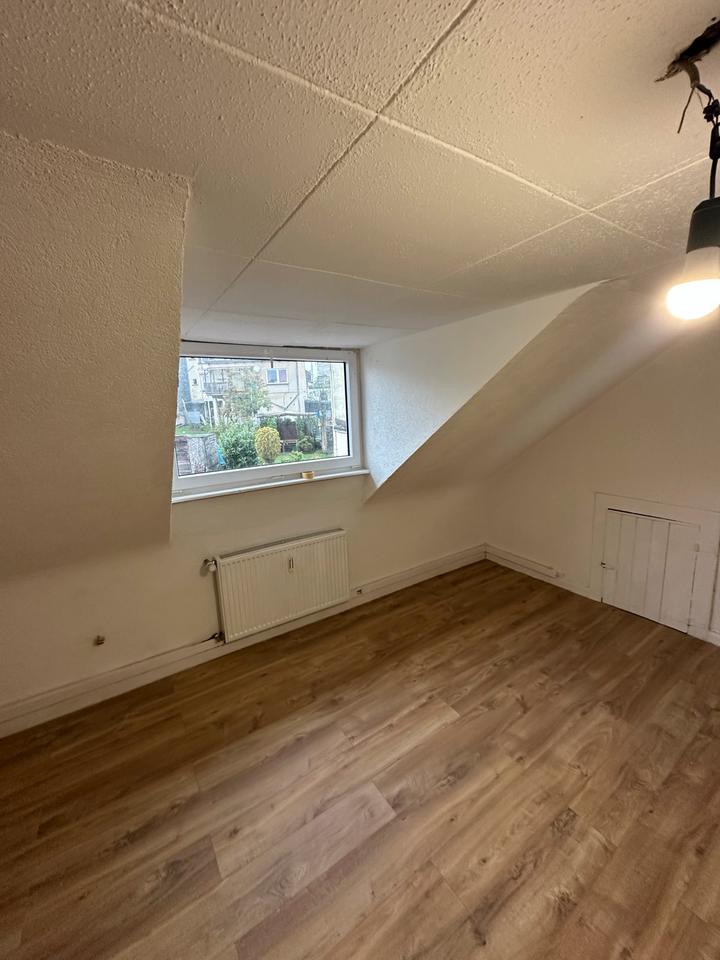 Thumbnail-Helle 3 ZKB 90qm Dachgeschoss Wohnung zu vermieten!