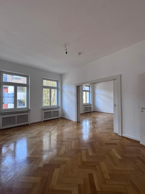 Thumbnail-Helle, geräumige Wohnung in denkmalgeschütztem Altbau