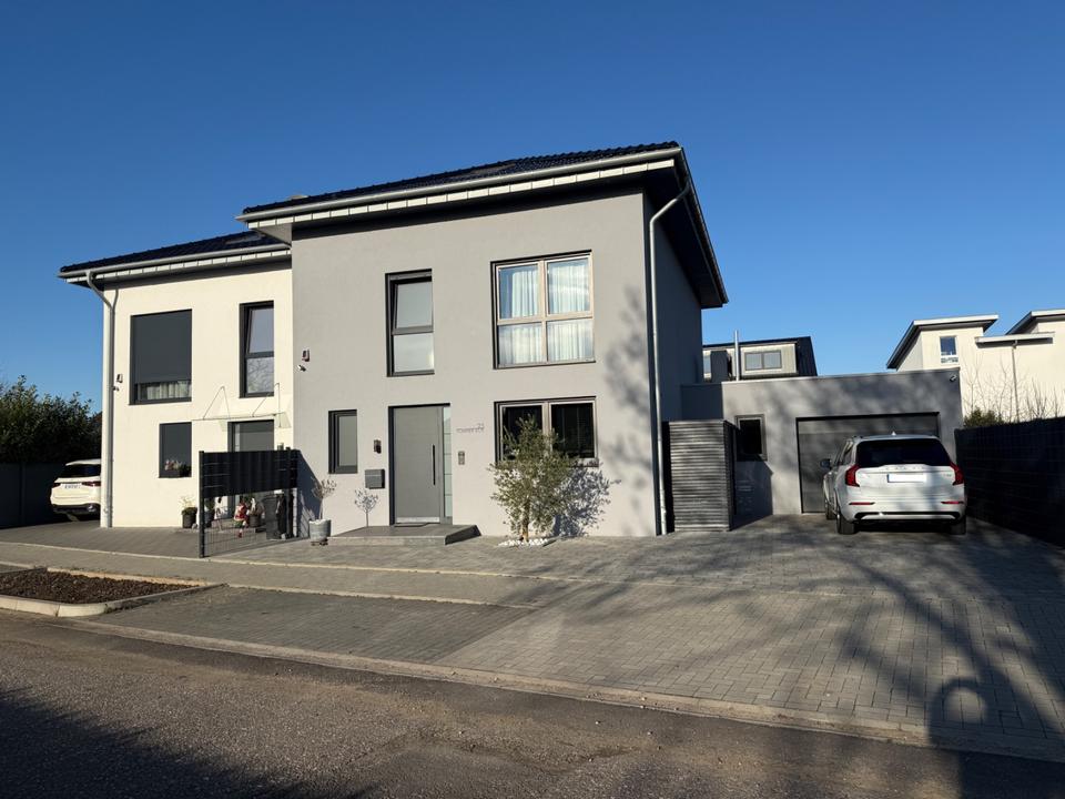 Thumbnail-Neuwertige Stadtvilla-DHH| Ausbaureserve | Keine Provision