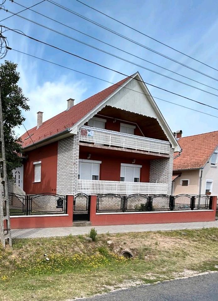 Thumbnail-Familienhaus in Buzsak mit Ferienwohnungen