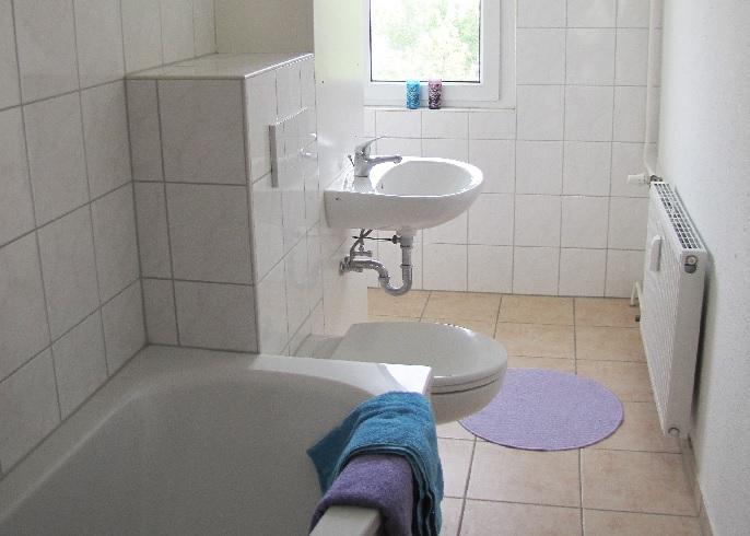 Thumbnail-3-Raum-Wohnung: Badewanne, Balkon - bald Deins!