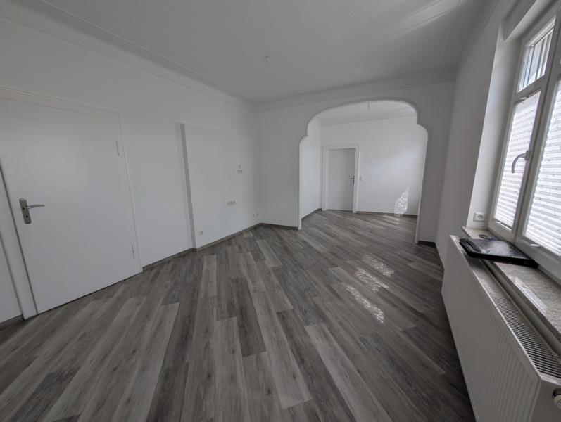 Thumbnail-O313W5: Großzügige, sanierte 3-Raum-Wohnung mit Sonnenterrasse in Röblingen
