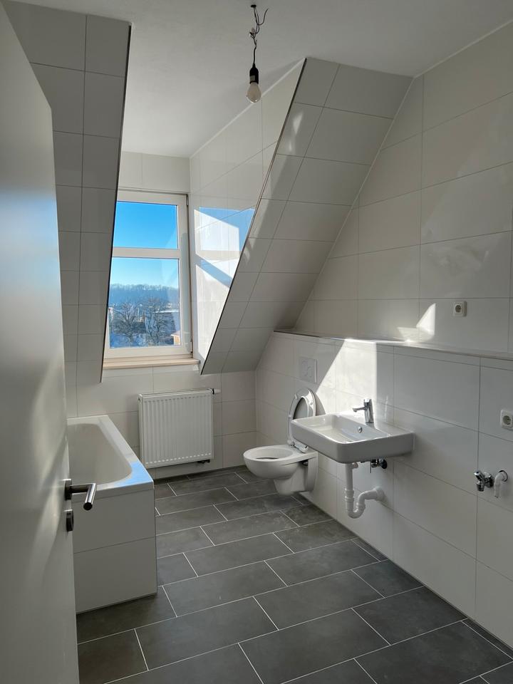 Thumbnail-Neu sanierte 2 Zimmer Wohnung mit Einbauküche zu vermieten