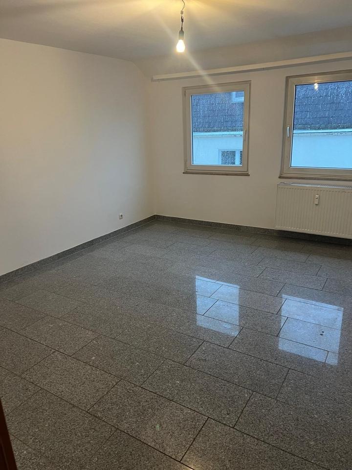 Thumbnail-2 Zimmer Dachgeschosswohnung,hell u. freundlich,modern,renoviert, stadtzentral, Garage