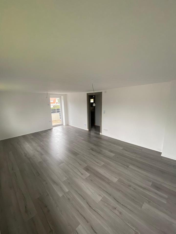 Thumbnail-Helle 2,5 Zimmer Wohnung mit Balkon