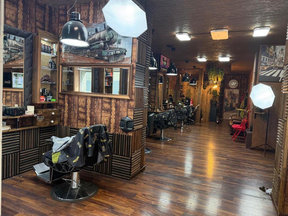 Thumbnail-Etablierter Barber Shop in Kölner Innenstadt inkl 3 Zimmer-Wohnung im Hinterhof