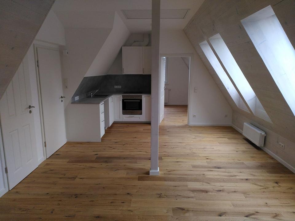 Thumbnail-neue & helle 2-Zimmer Dachgeschosswohnung ab 01.05. zu vermieten