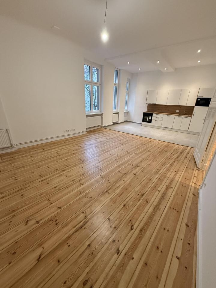 Thumbnail-Hochwertig sanierte 3-Zimmer-Wohnung mit Balkon und Einbauküche in Charlottenburg