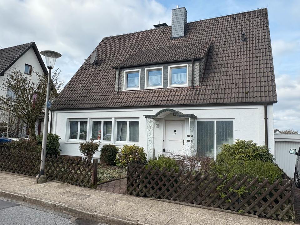 Thumbnail-Freistehendes Zweifamilienhaus in ruhiger Lage - EG ab Mai frei!