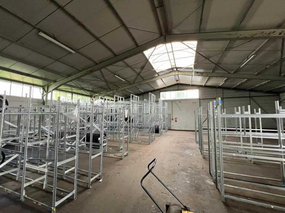 Thumbnail-Lagerhalle in Hof mit Zufahrtsrampe und elektrischen Rolltoren – sofort verfügbar