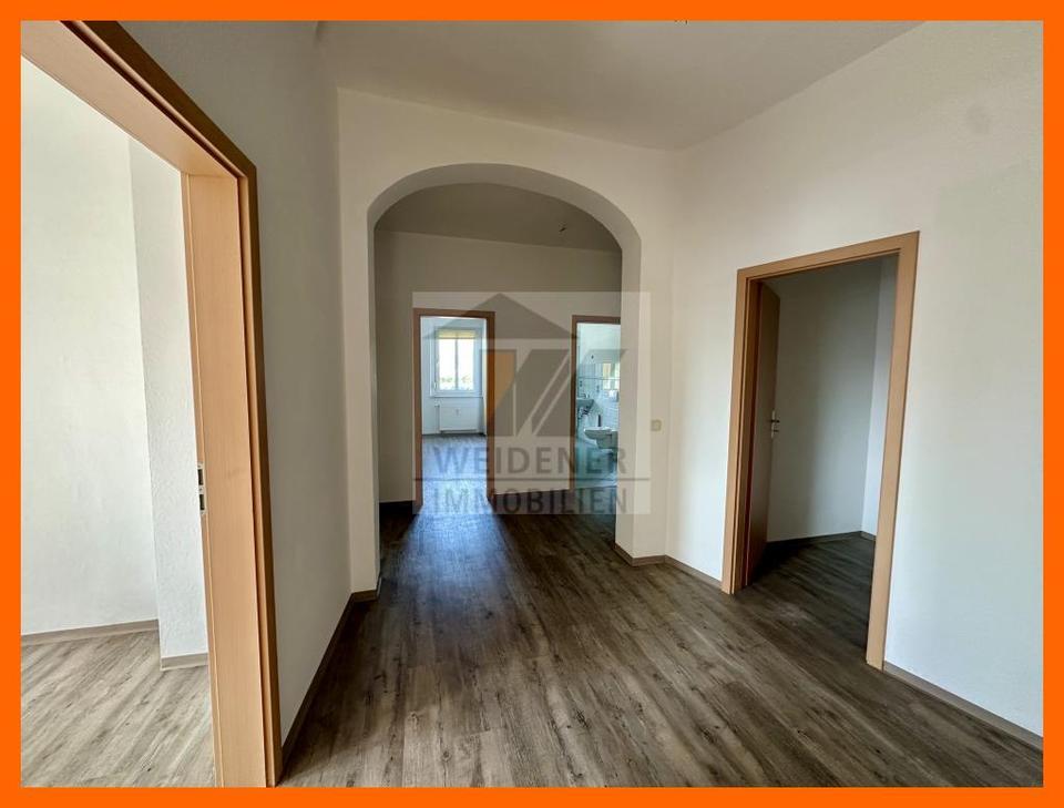 Thumbnail-Aufzug, Balkon, Dusche und Wanne! Tolle 3 Raum Wohnung mit schönem Schnitt!