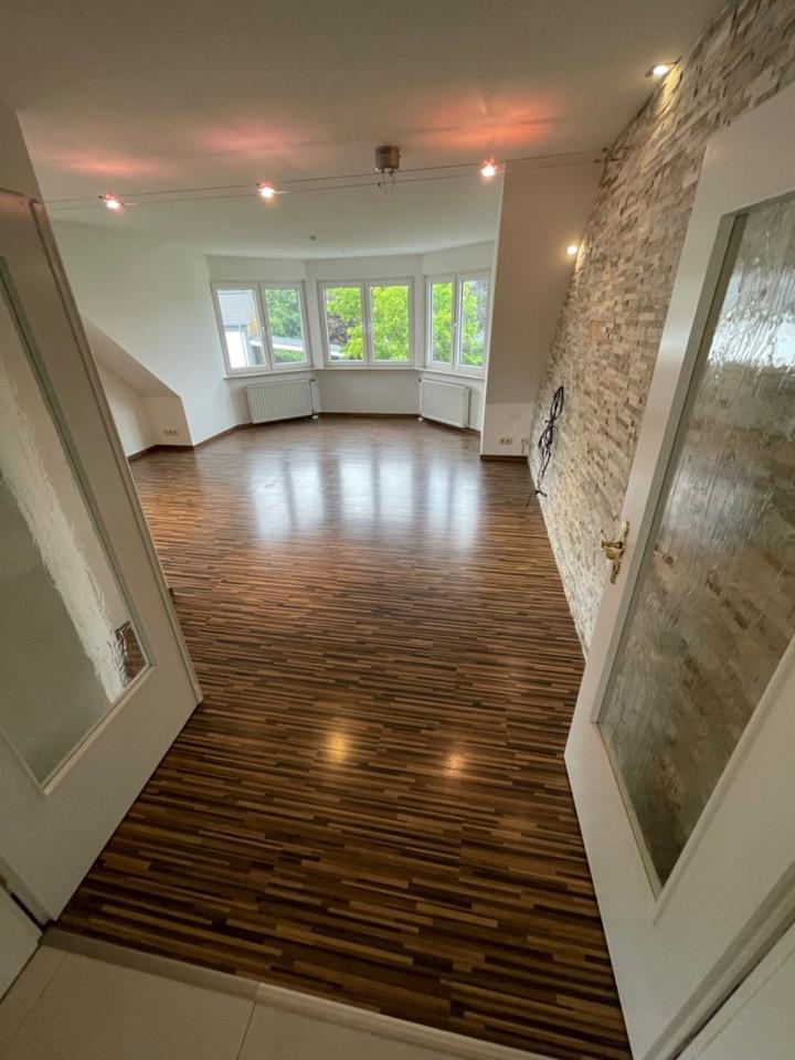 Thumbnail-Großzügige 4-Zimmer-Wohnung (120 m²) mit Carport & Balkon