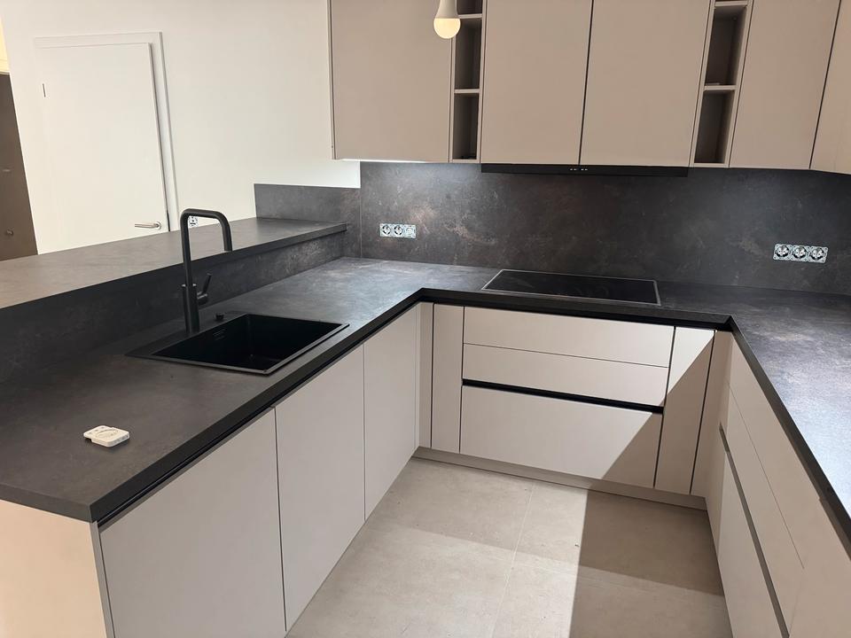 Thumbnail-Außergewöhnliche Ambiente mit 6 Zimmern, nagelneu EBK, Terrasse.