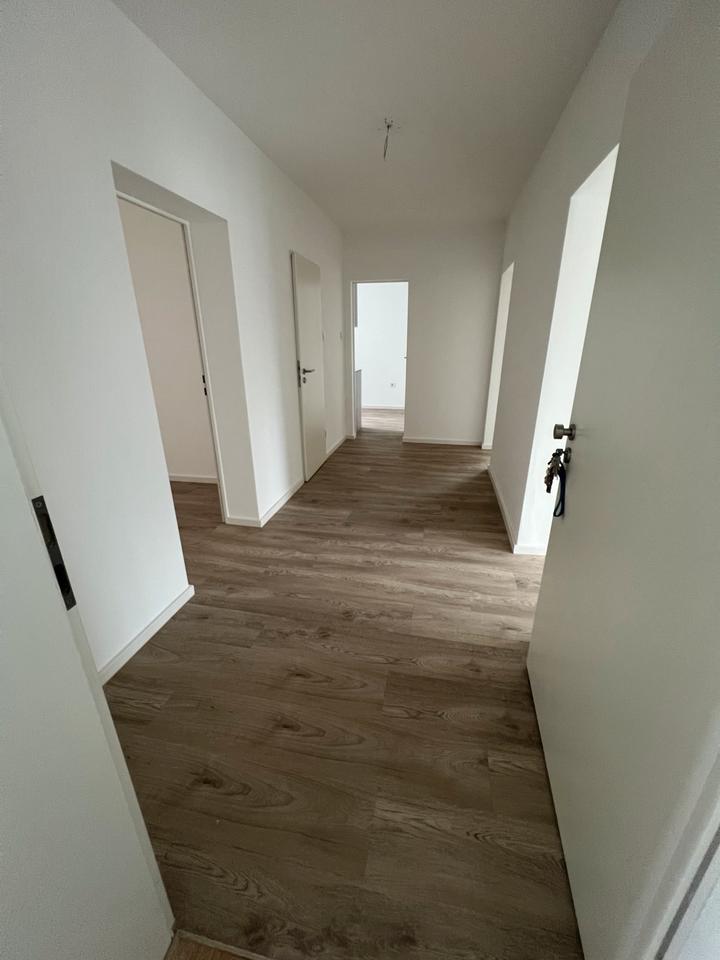 Thumbnail-Erstbezug: 5 Zimmer Wohnung im 1.OG mit EBK und Balkon