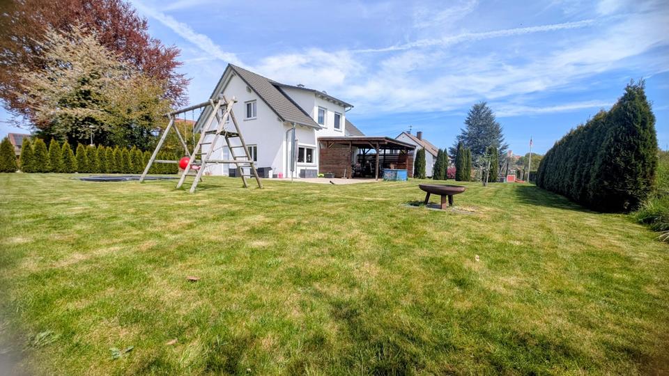 Thumbnail-PRIVAT Großzügiges Einfamilienhaus mit großem Garten Hüttisheim