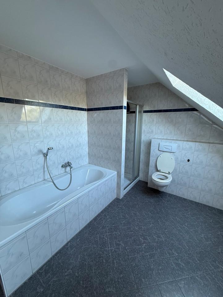 Thumbnail-Attraktive 3 Zimmer DG wohnung in Pölbitz