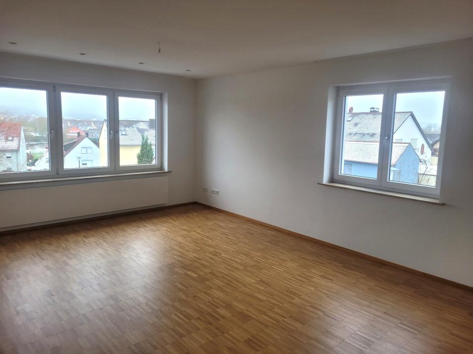Thumbnail-Helle 3-Zimmer-Wohnung (101m²) in Kürnach zu vermieten