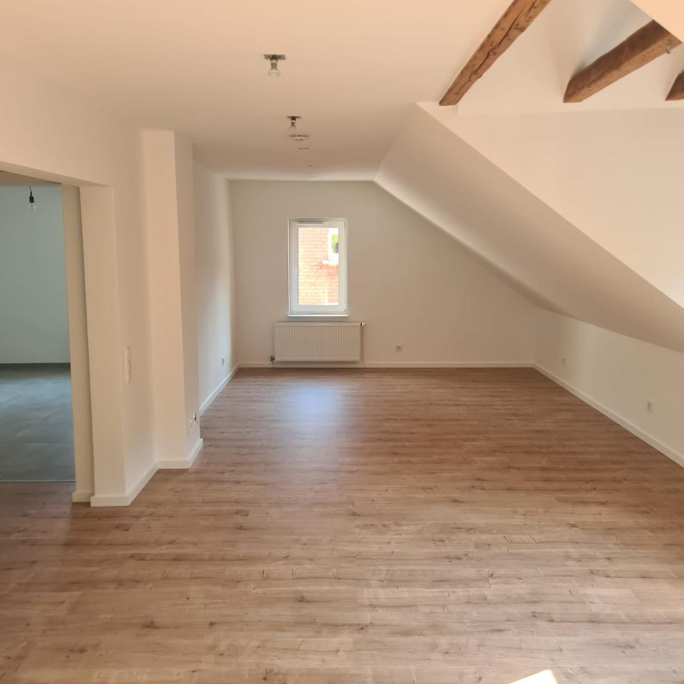 Thumbnail-Helle, frisch renovierte 3-Zimmer Dachgeschosswohnung