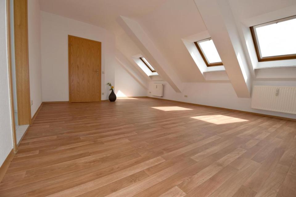 Thumbnail-Seltene 4,5-Raum-Wohnung im Dachgeschoss – Wohnen im Grünen! ID:20706055