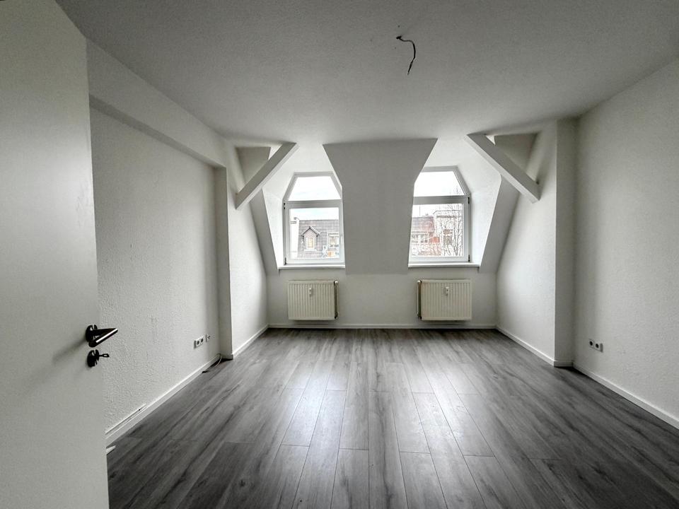 Thumbnail-Frisch sanierte 2-Zimmer-Wohnung mit Badezimmer mit Dusche und Wanne in Stadtfeld